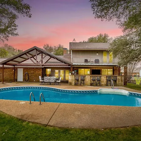 Pool On The Golf Course With 3Br And Close To Tarleton